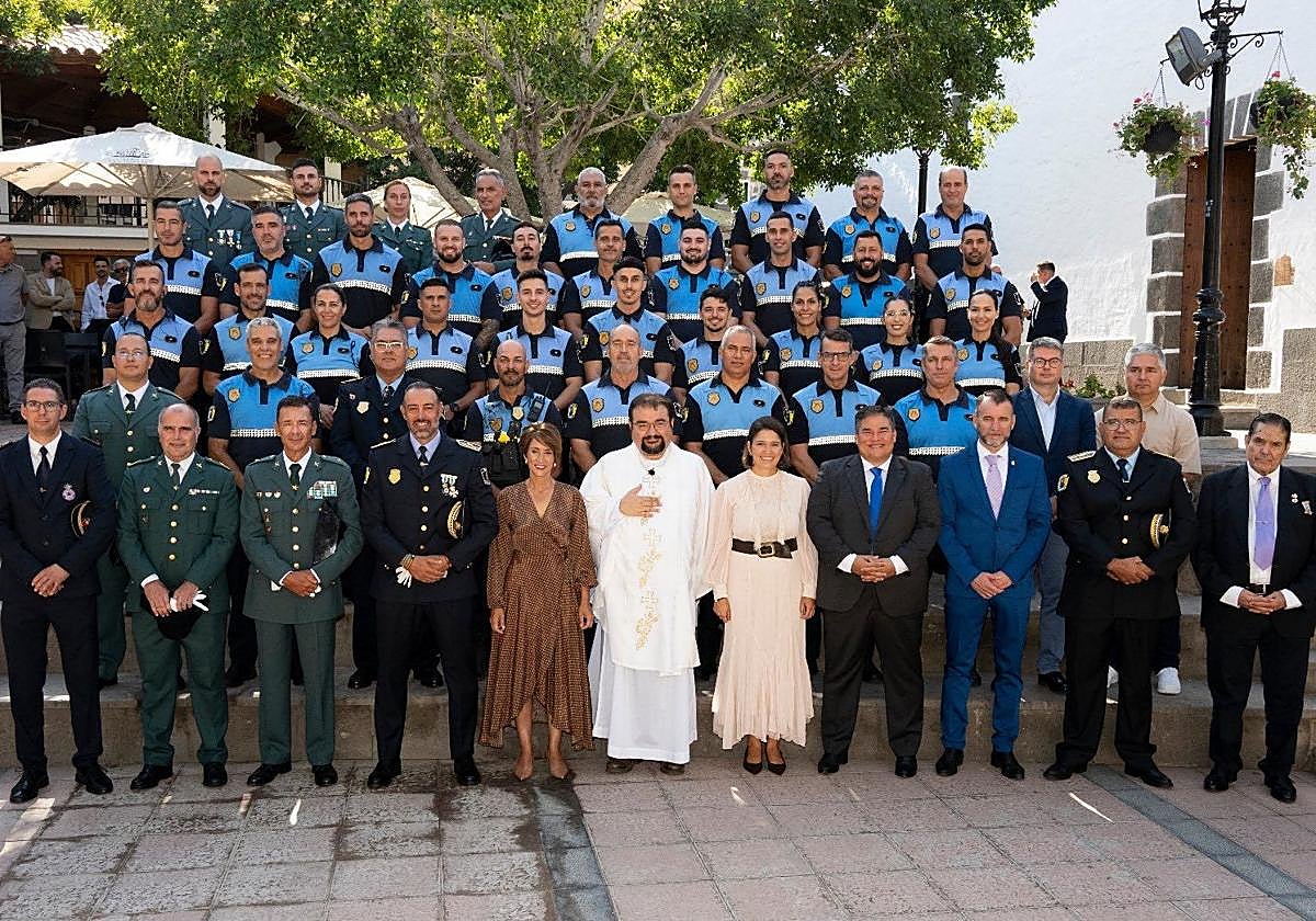 Foto de familia tras el acto.