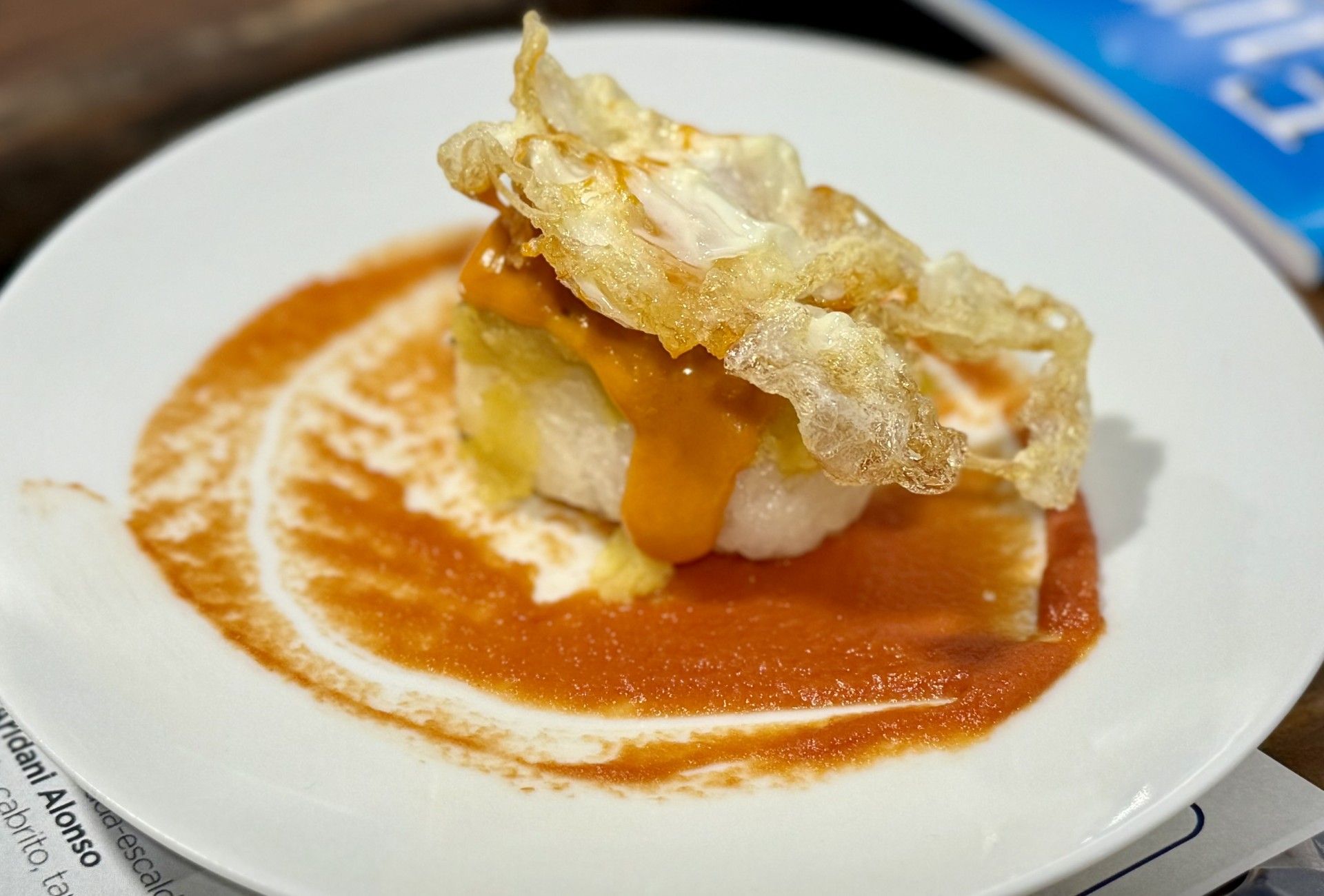 Imagen secundaria 1 - Pescado, caldo y escaldón de Alonso; Arroz a la cubana de Ferrari y el licor de gofio del sumiller Carlos Peña