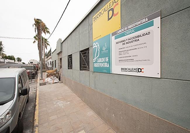 El punto de recarga de vehículos se va a trasladar al exterior de las dependencias de Industria.