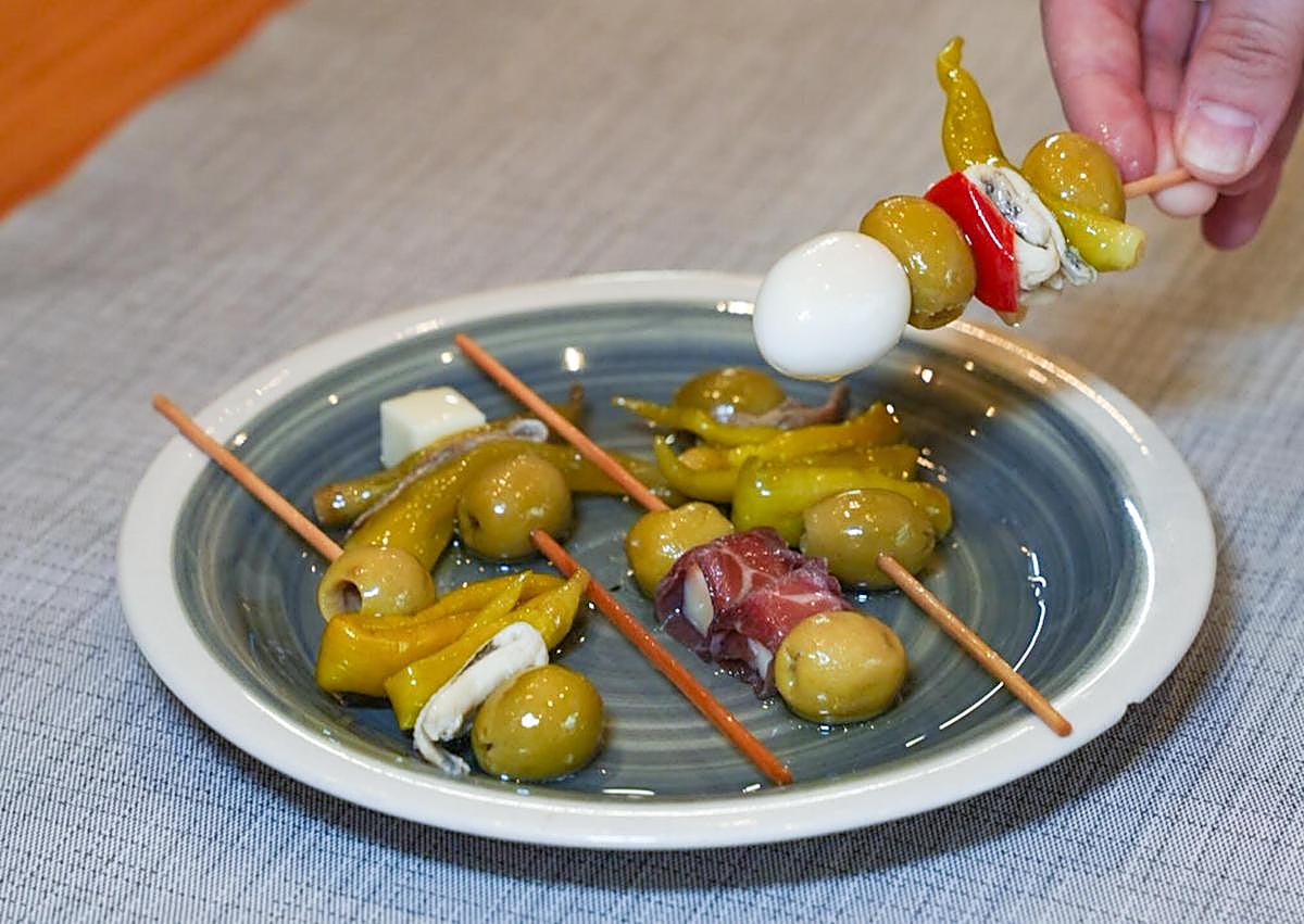 Imagen secundaria 1 - Gildas y vermut de Tradición.