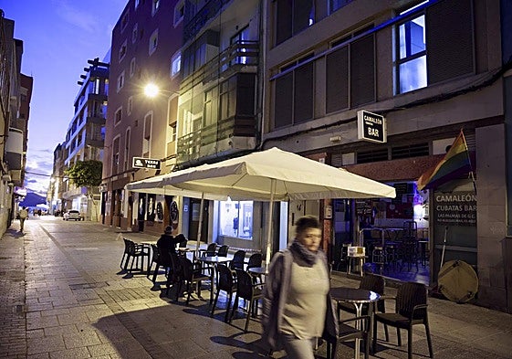 Imagen de una terraza en la calle Sargento Llagas.