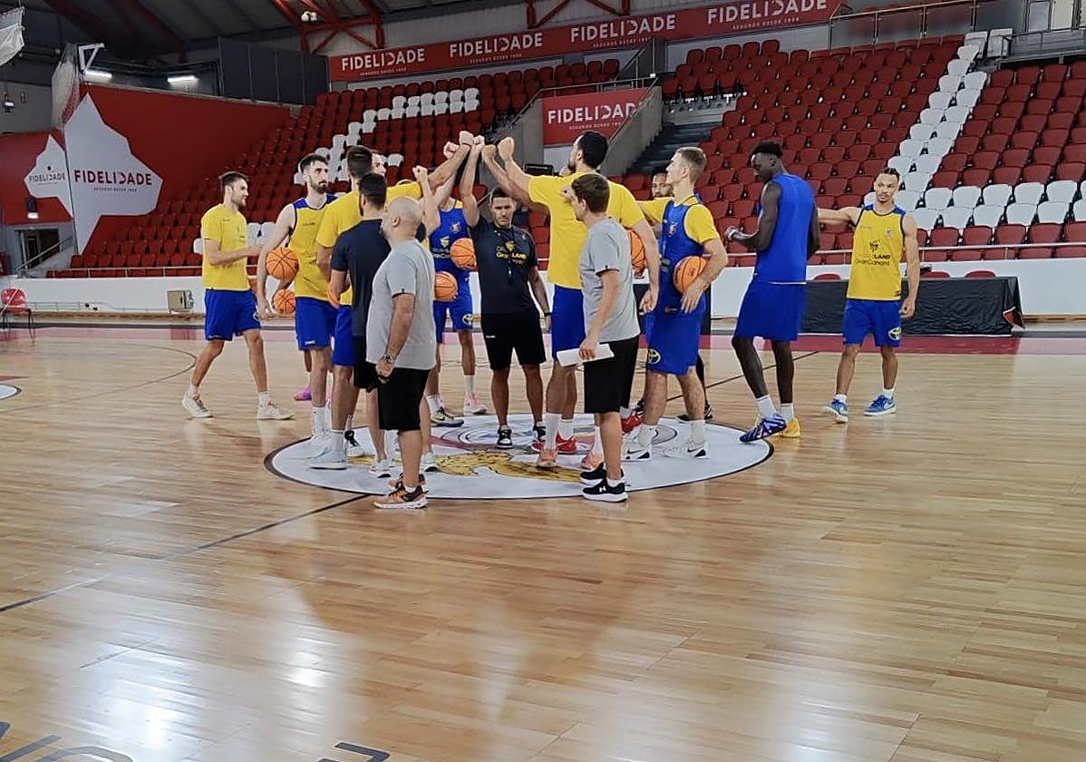 El Dreamland Gran Canaria se ejercitó en el escenario del encuentro.