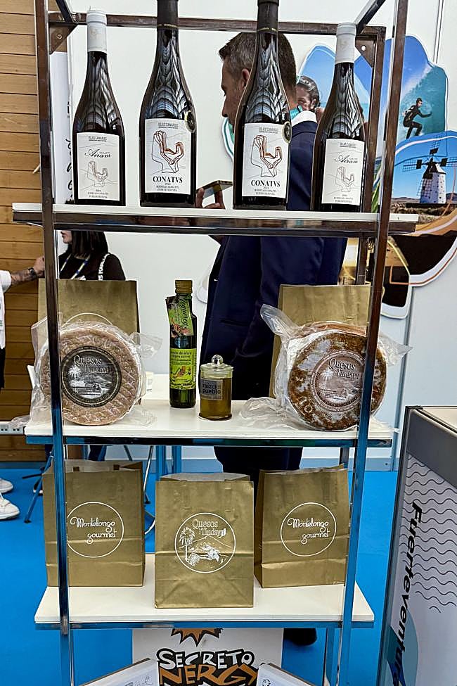 Expositor con algunos de los productos majoreros