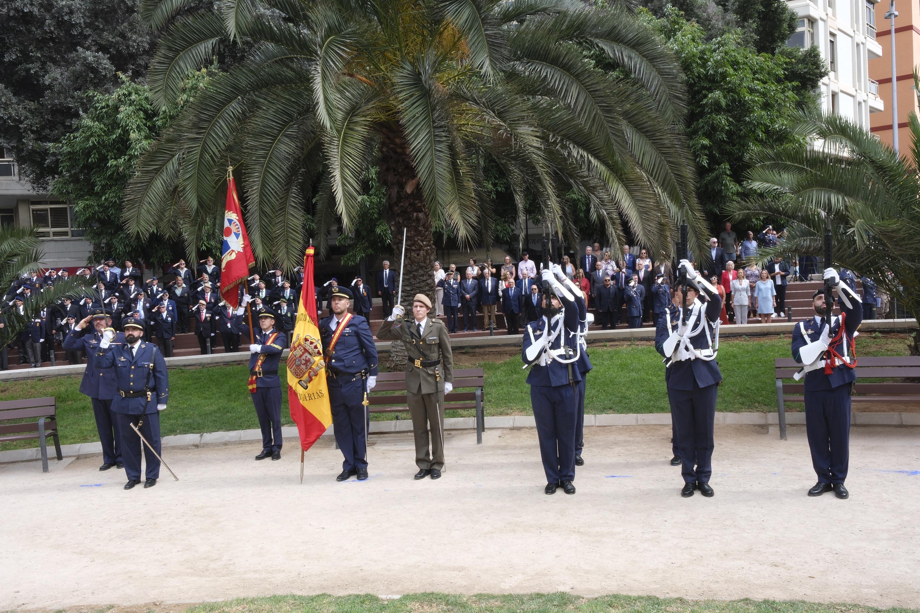 Los tres Ejércitos izan la bandera de España en Las Palmas de Gran Canaria con motivo de la Fiesta Nacional del 12 de octubre