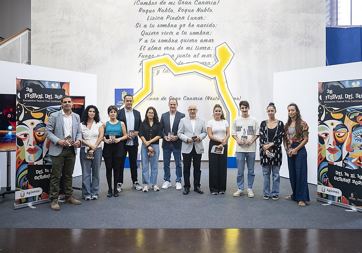 Presentación del Festival del Sur-Encuentro Teatral Tres Continentes en la sede del Cabildo.