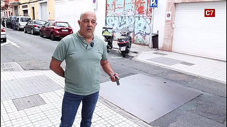 Un vecino de Arenales denuncia el ruido que genera una placa en la carretera por la noche