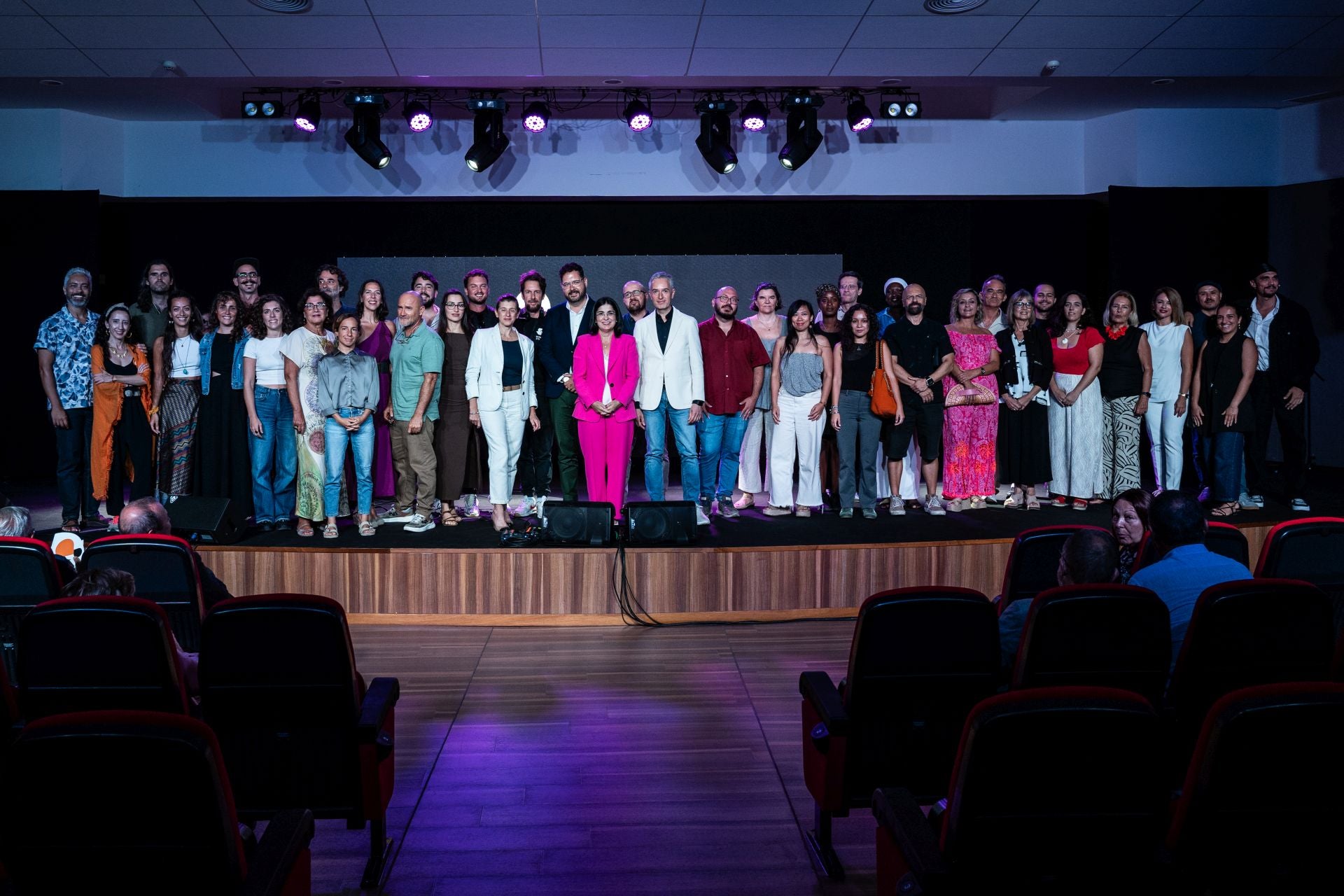 Foto de familia de los participantes en la grabación del vídeo promocional Rebelión de la geografía e integrantes de los grupos de trabajo de la candidatura LPGC'31.