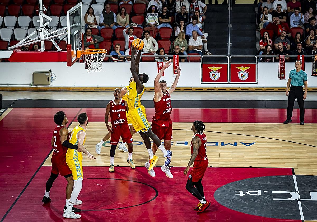 Imagen principal - Varios momentos del encuentro.