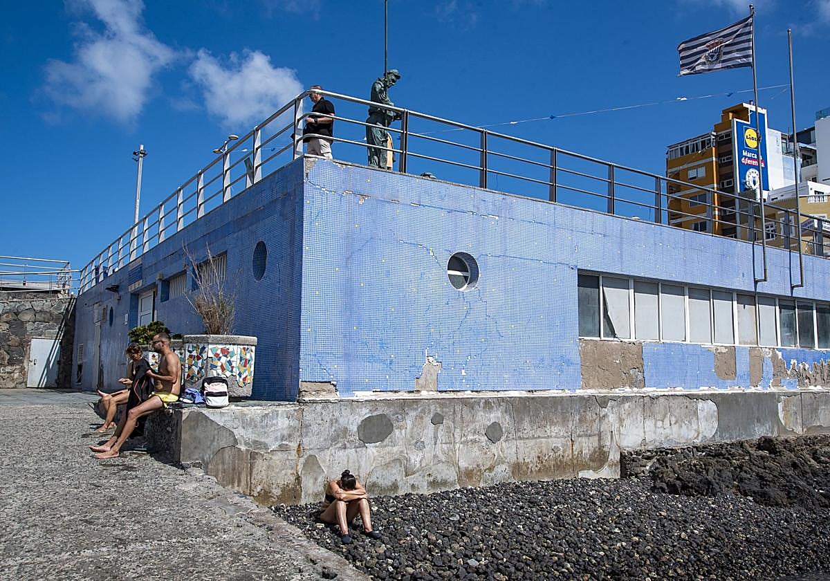 Tramo final del Paseo de Las Canteras llegando a la zona de La Puntilla.