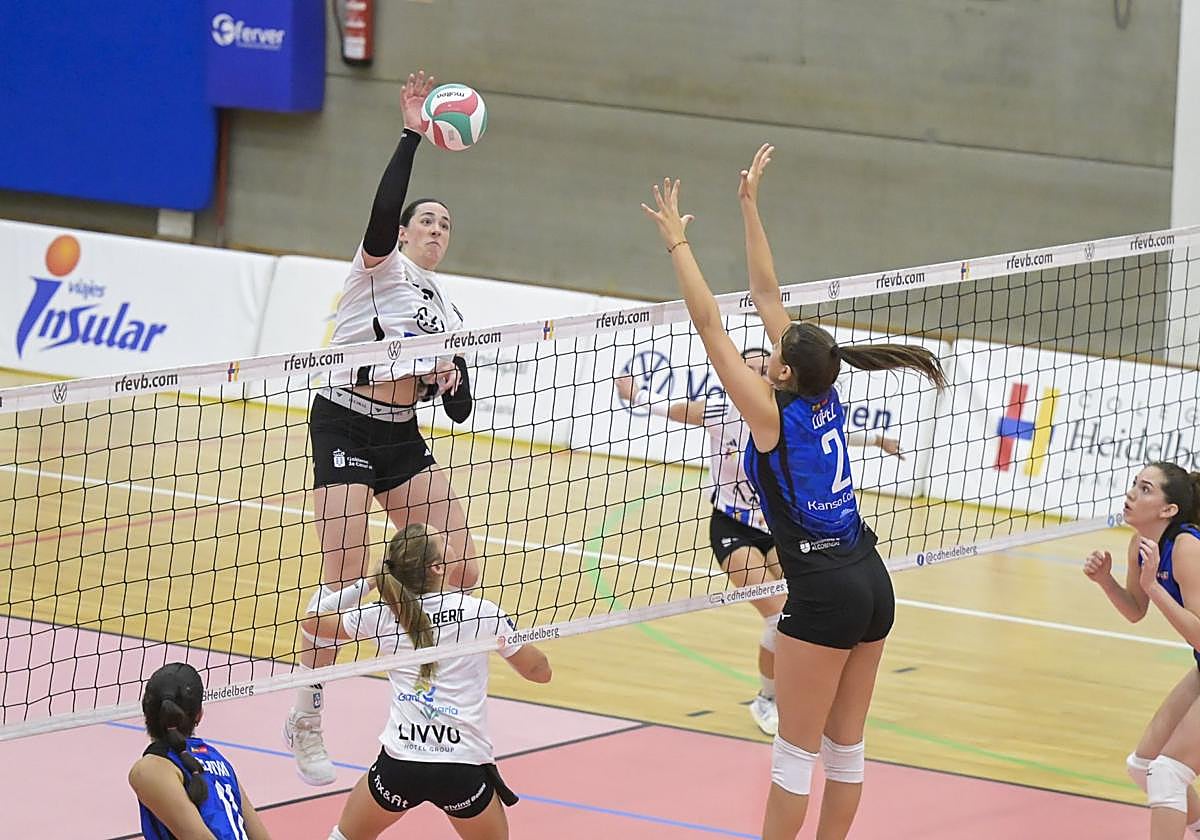 El campeón inicia la defensa del título con contundencia.