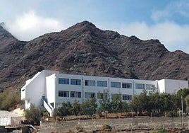 Vista de las instalaciones del Cuermeja, que cerró como colegio pero aún funciona como residencia escolar.