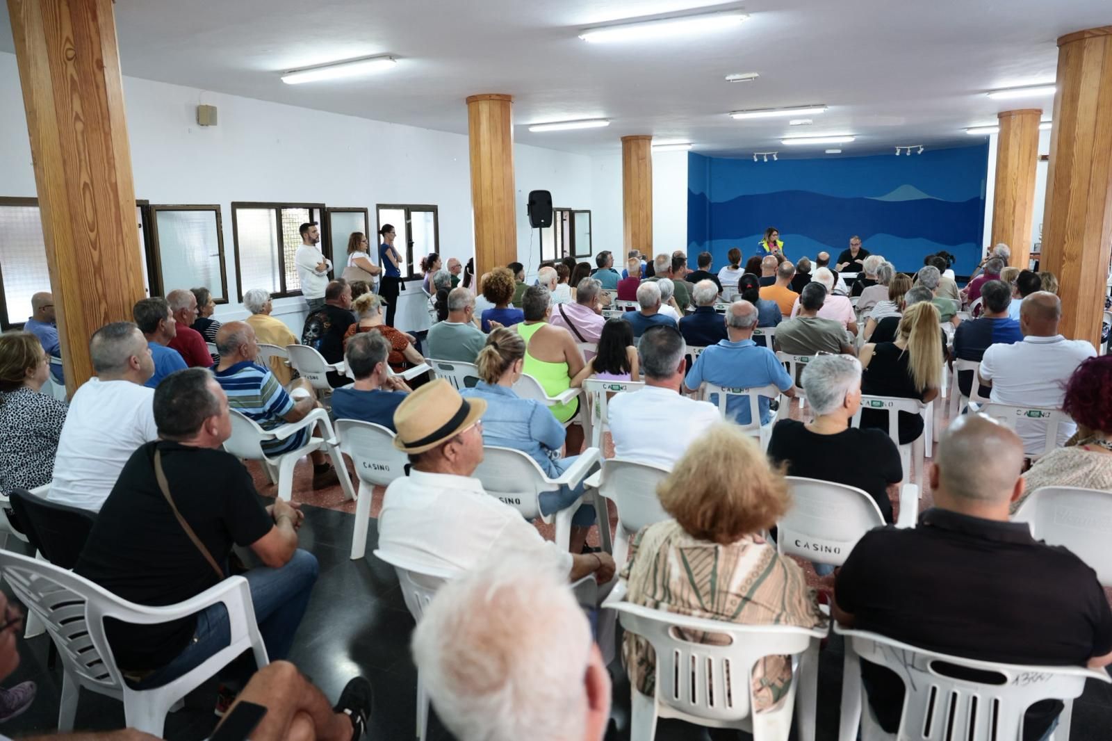 Reunión de los vecinos y del Ayuntamiento por el nuevo deslinde de El Burrero
