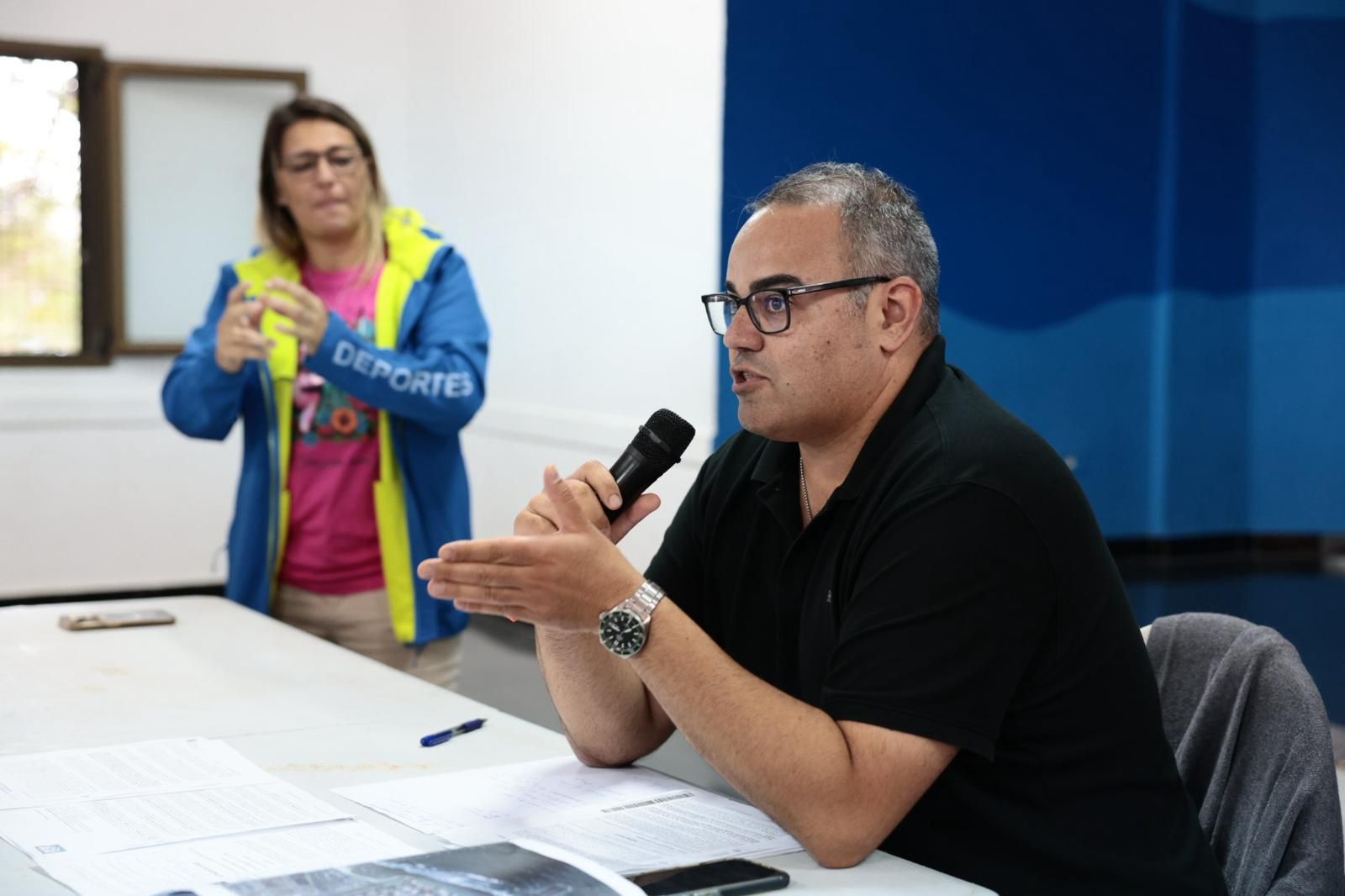 Reunión de los vecinos y del Ayuntamiento por el nuevo deslinde de El Burrero