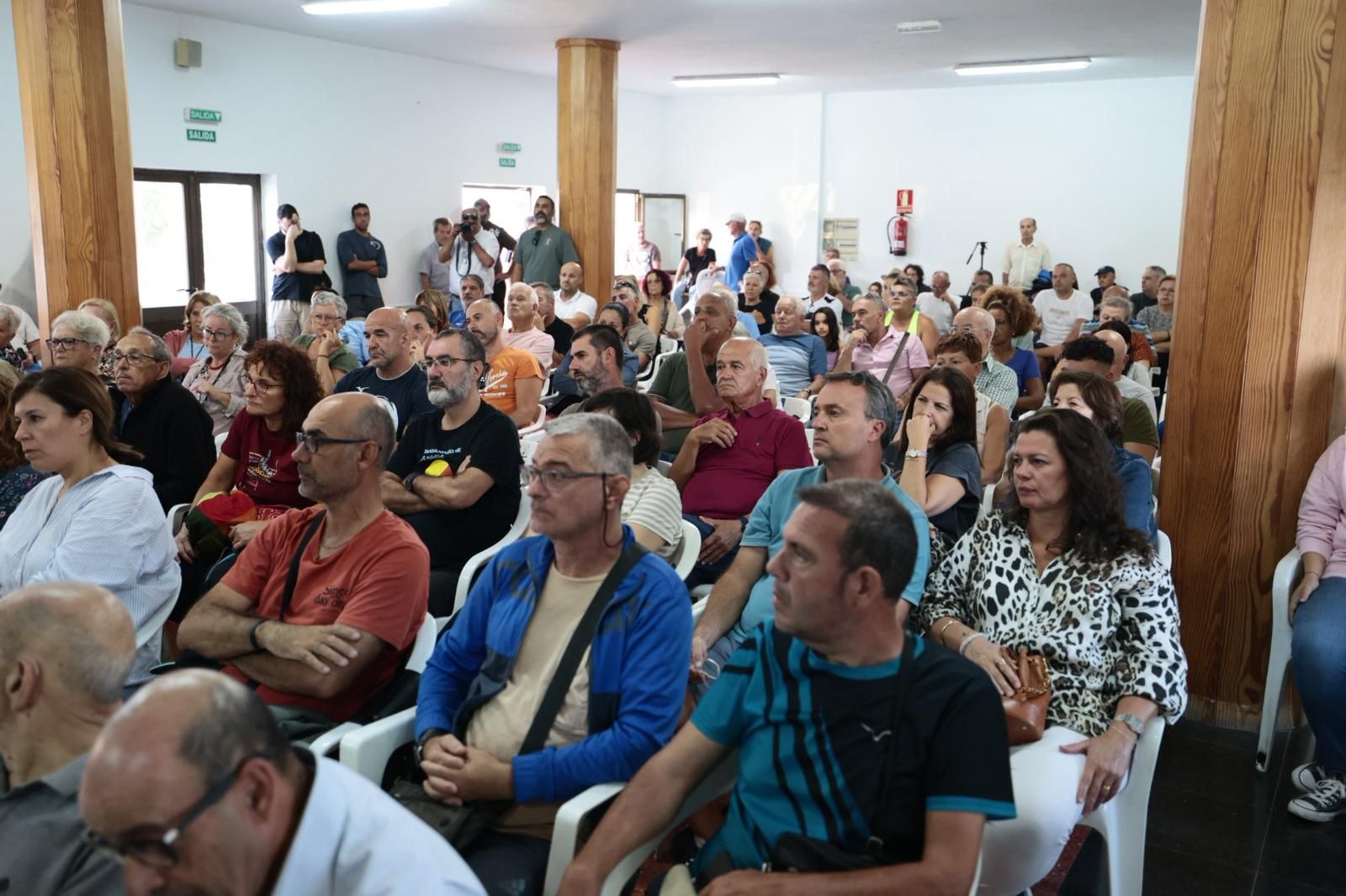 Reunión de los vecinos y del Ayuntamiento por el nuevo deslinde de El Burrero