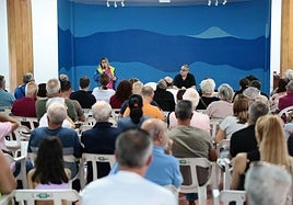 Reunión de los vecinos y del Ayuntamiento por el nuevo deslinde de El Burrero