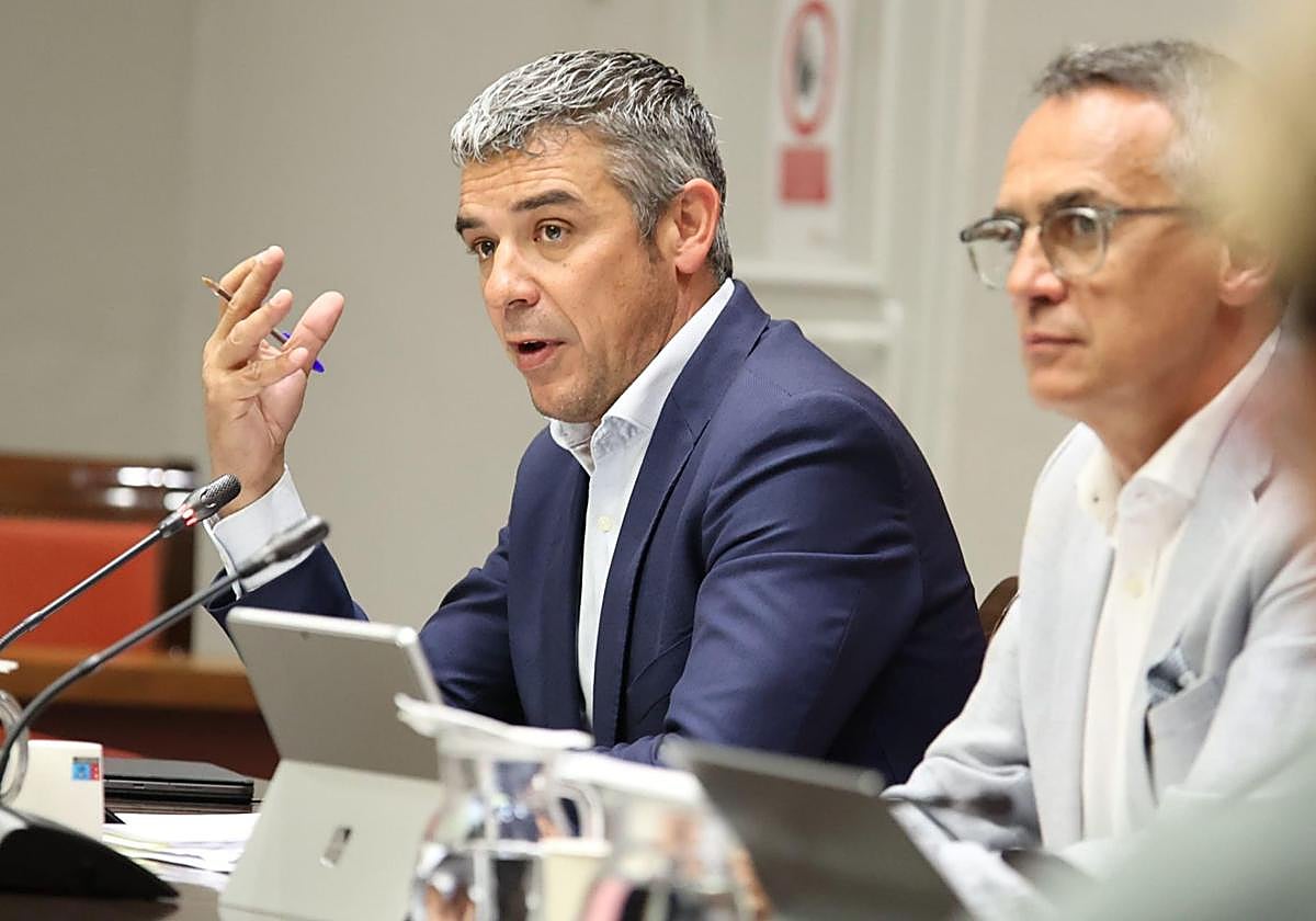 El consejero de Agricultura, Narvay Quintero, en una comisión del Parlamento de Canarias.