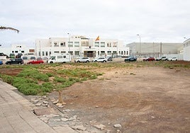 Parcela de Naos objeto de polémica, ante la negativa a que albergue una gasolinera.