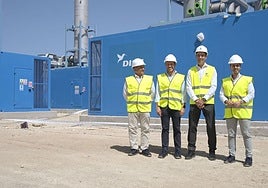 El consejero de Transición Ecológica y Energía, Mariano Hernández Zapata, el subdelegado del Gobierno, Javier Plata, junto a otros representantes de Red Eléctrica de España.