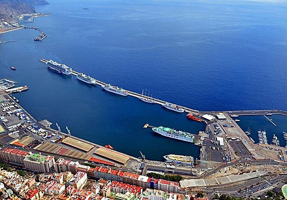 Imagen aérea de el Puerto de Santa Cruz de Tenerife.