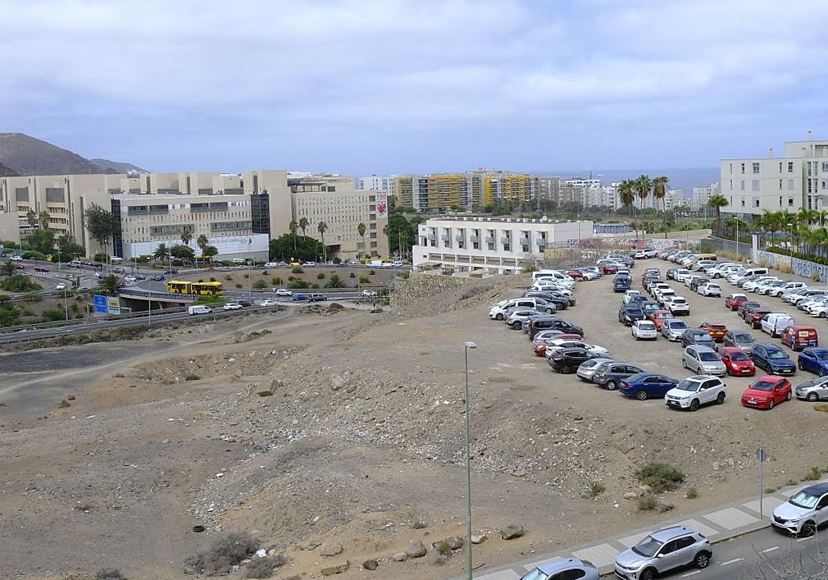 Estado actual de la parcela en la que se proyectaba el campo de béisbol.