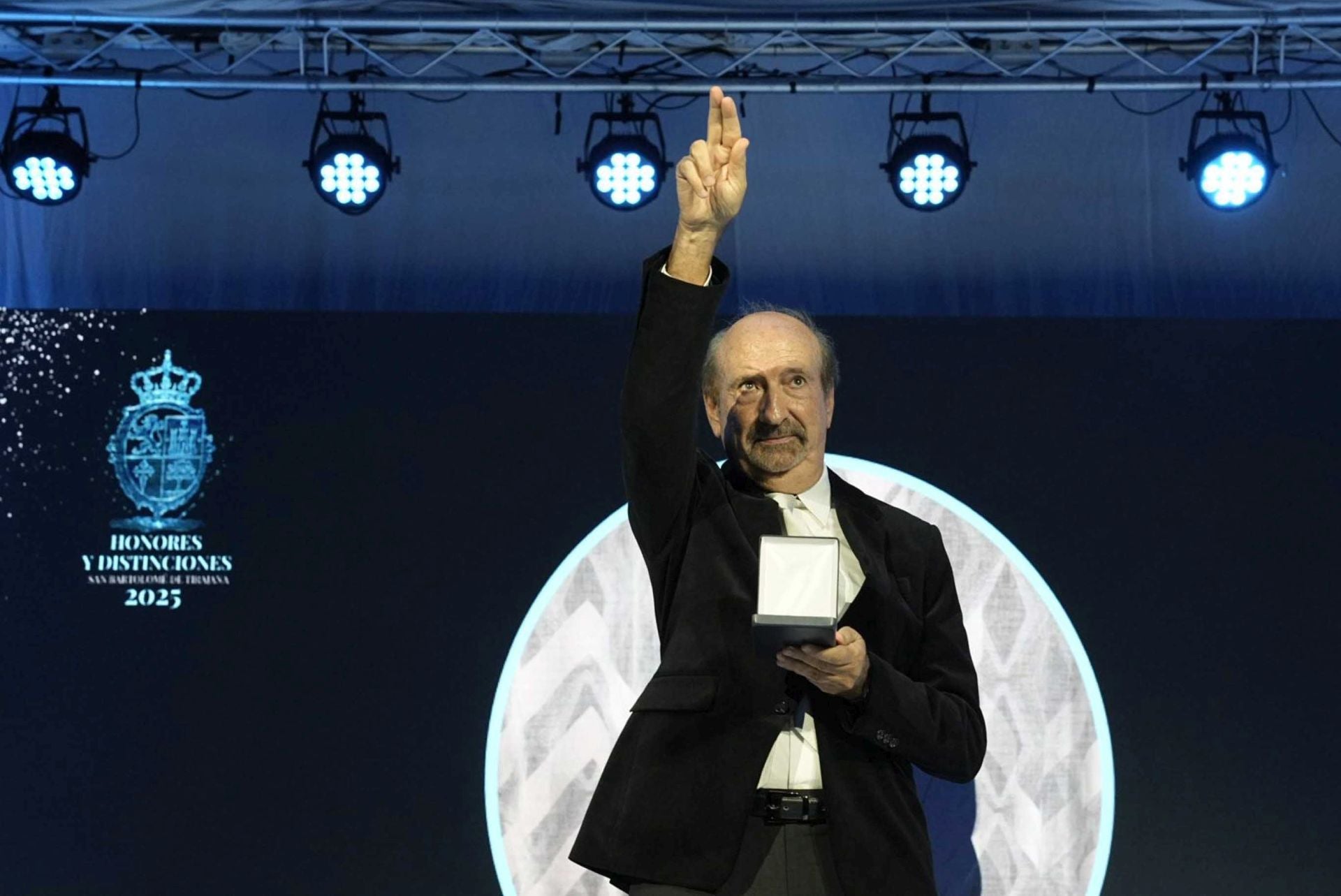 San Bartolomé rinde homenaje a once vecinos que han dejado huella en el municipio