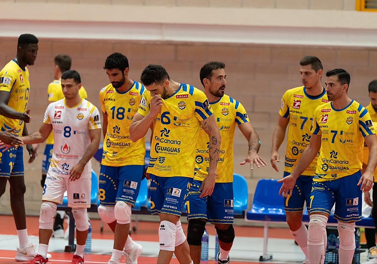 Imagen de la plantilla amarilla durante el choque en San Cristóbal de La Laguna.