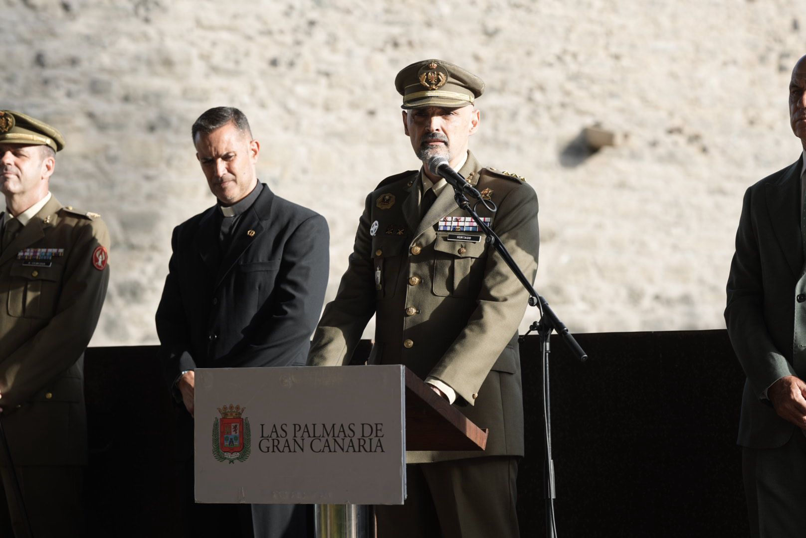 La Naval revive la historia: la recreación de la batalla naval llena de luz y tradición las calles de La Isleta