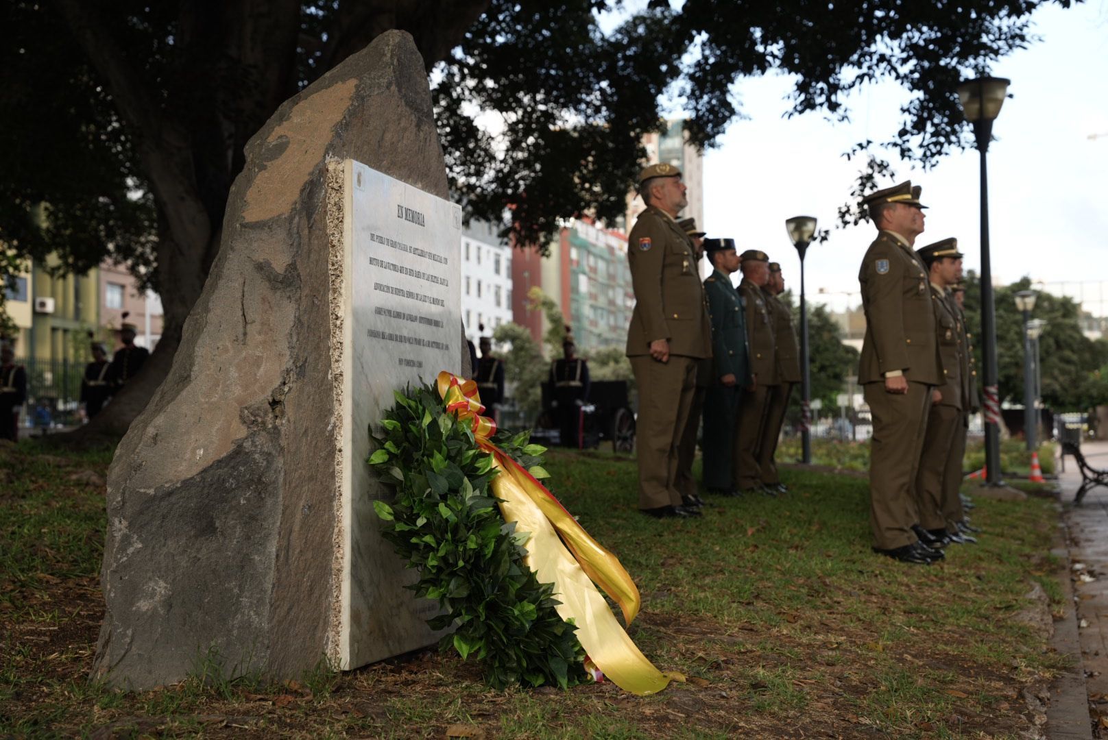 La Naval revive la historia: la recreación de la batalla naval llena de luz y tradición las calles de La Isleta
