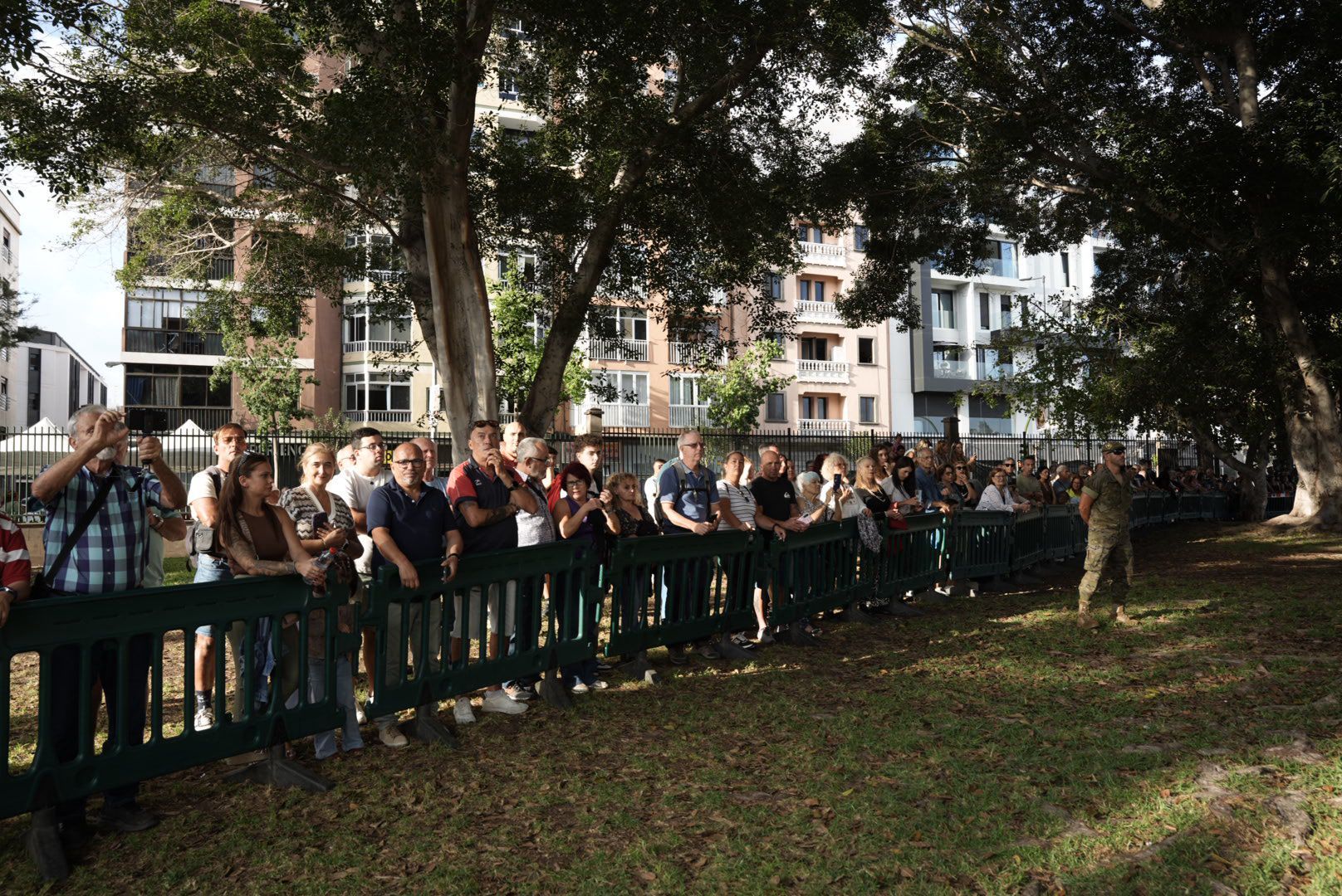 La Naval revive la historia: la recreación de la batalla naval llena de luz y tradición las calles de La Isleta