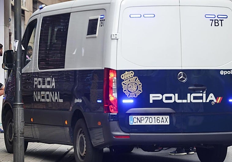 Imagen de archivo de una furgoneta de la Policía Nacional.