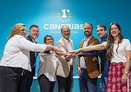 Foto de grupo en la presentación del acuerdo de Ciuca con Primero Canarias.