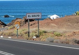 Acceso a la localidad de El Golfo.