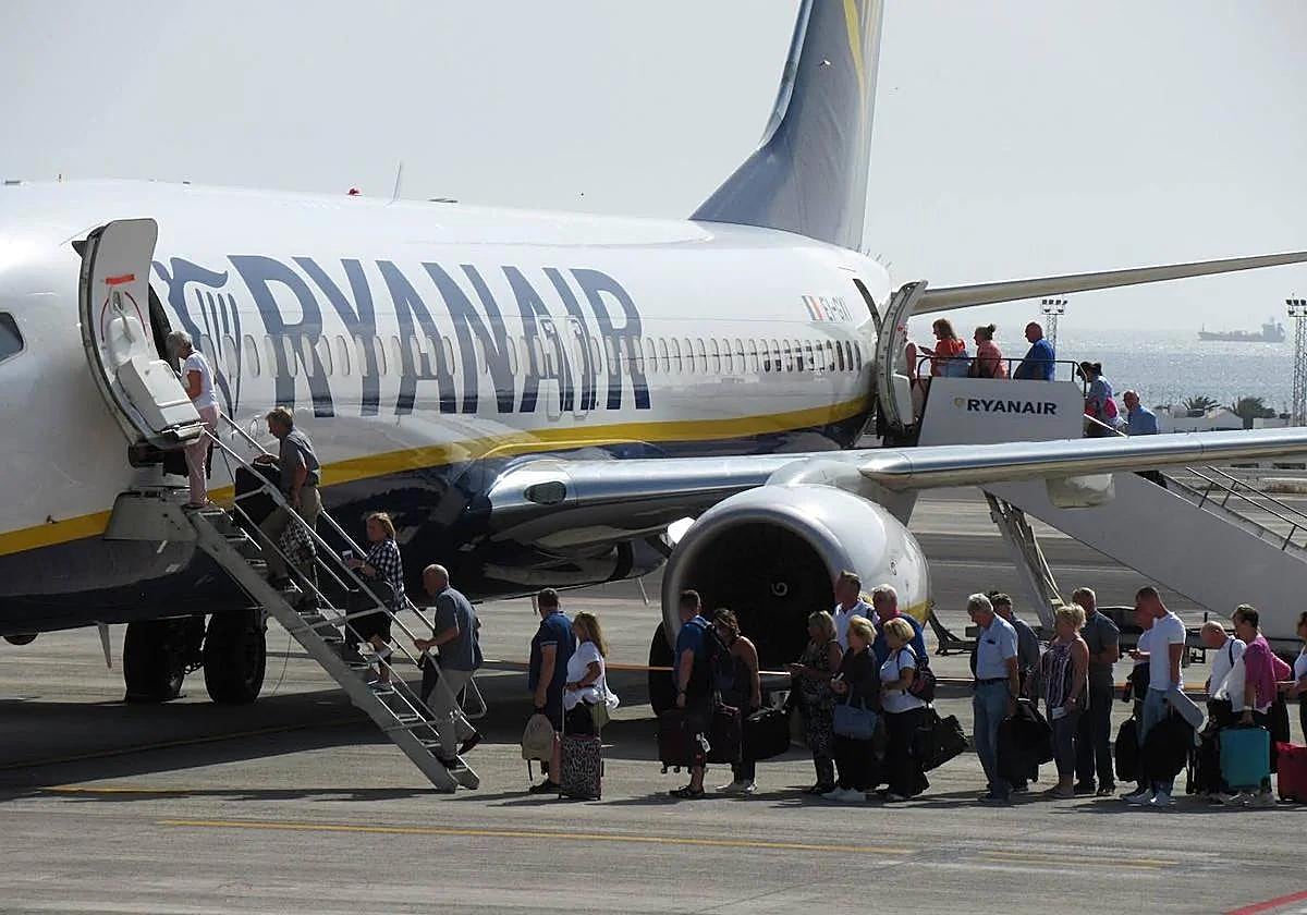 Avión de Ryanair en Guacimeta.