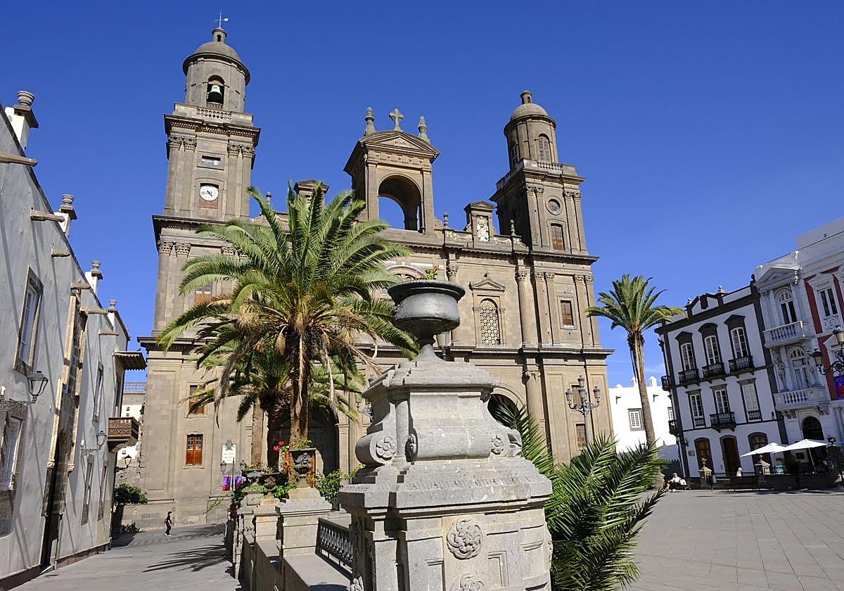 Exterior de la catedral de Santa Ana.