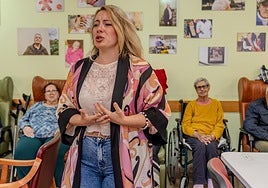 La zarrzuela llena de emoción la residencia de mayores de Valleseco.