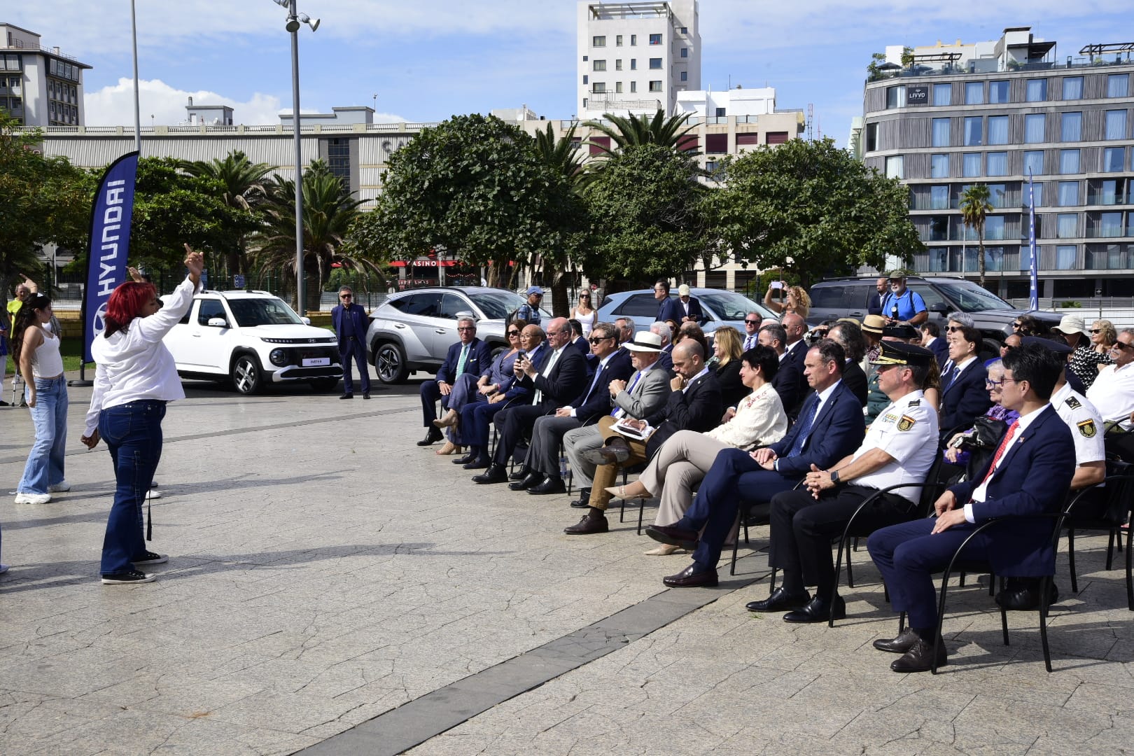El gesto que une dos pueblos: Las Palmas inaugura el Greetingman