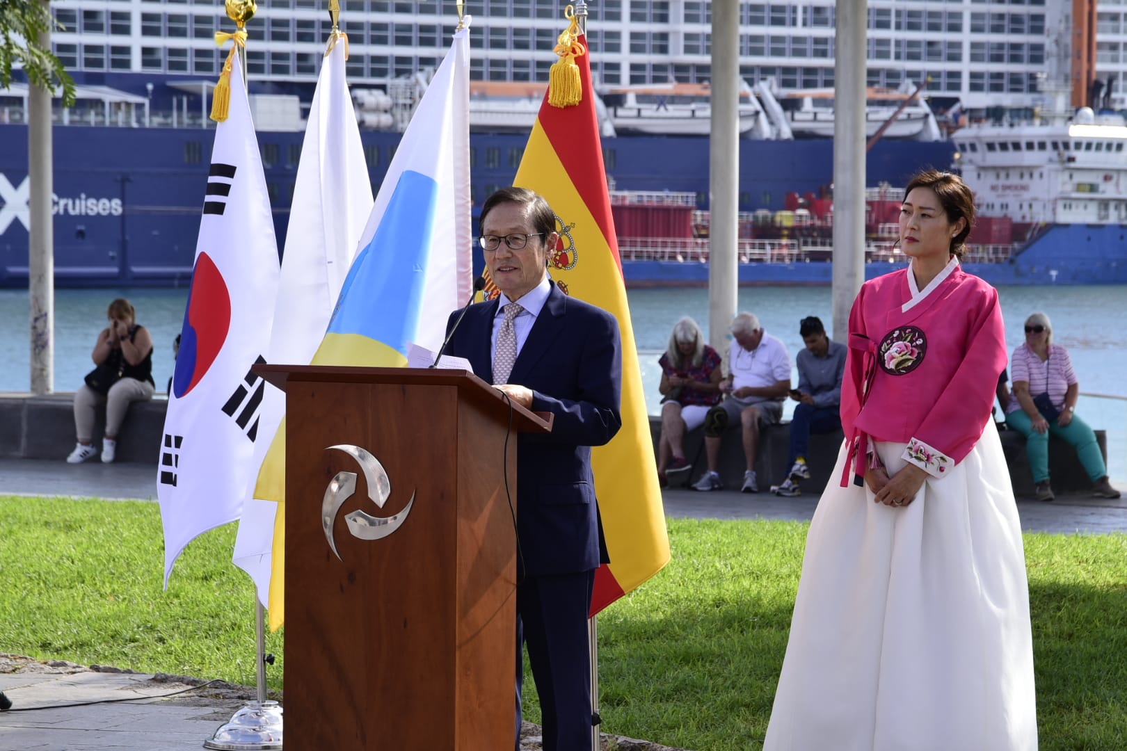 El gesto que une dos pueblos: Las Palmas inaugura el Greetingman