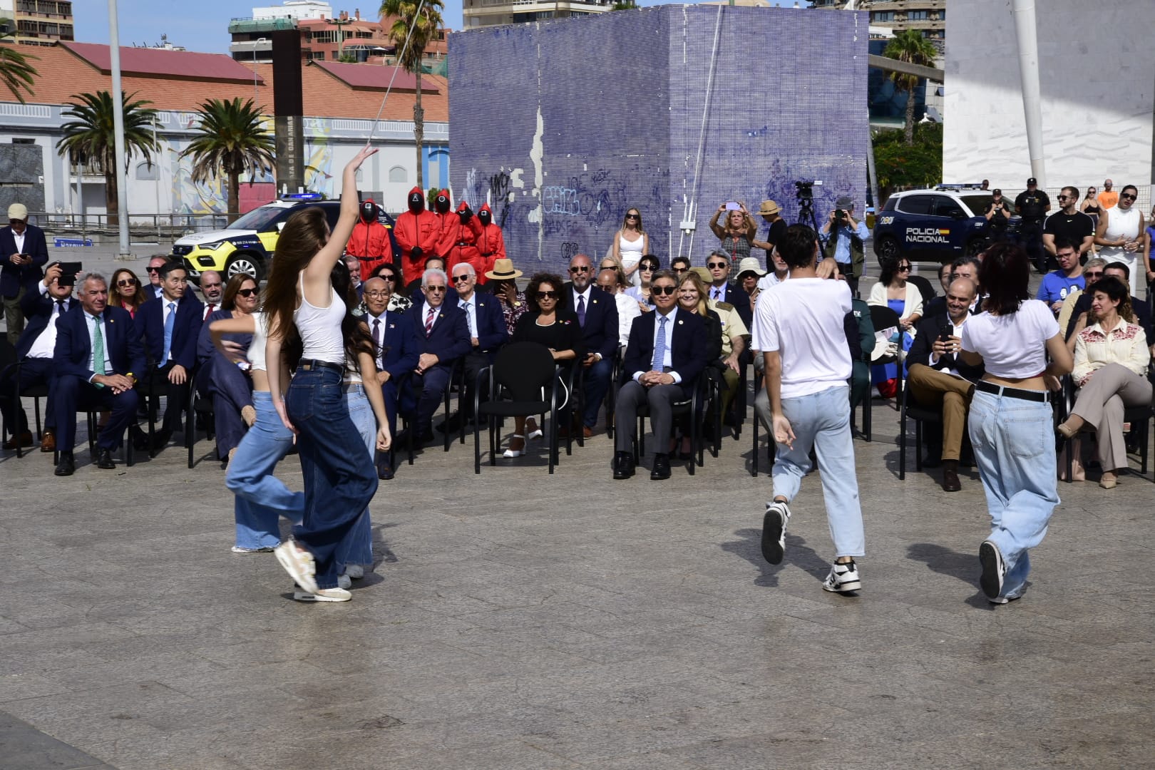 El gesto que une dos pueblos: Las Palmas inaugura el Greetingman
