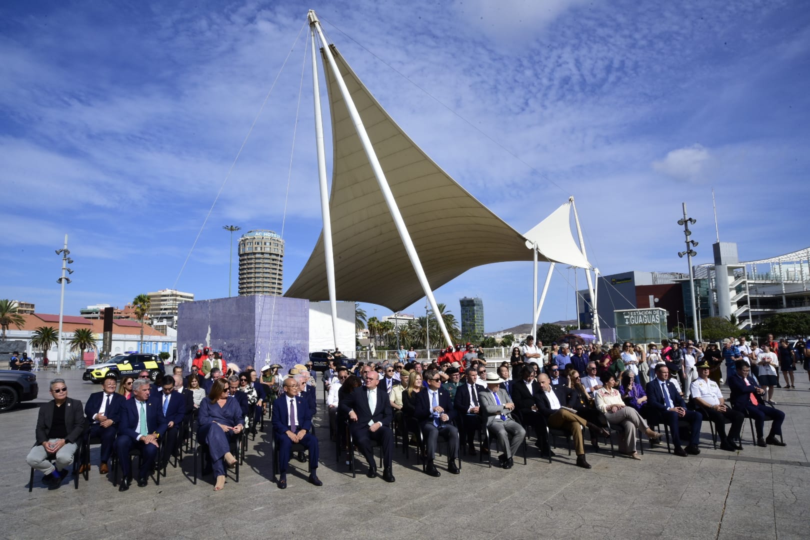 El gesto que une dos pueblos: Las Palmas inaugura el Greetingman