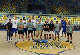 Varios de los mejores riders del Gran Canaria Frontón King 2025 compartieron experiencias con los jugadores del Dreamland Gran Canaria en las instalaciones del Gran Canaria Arena.