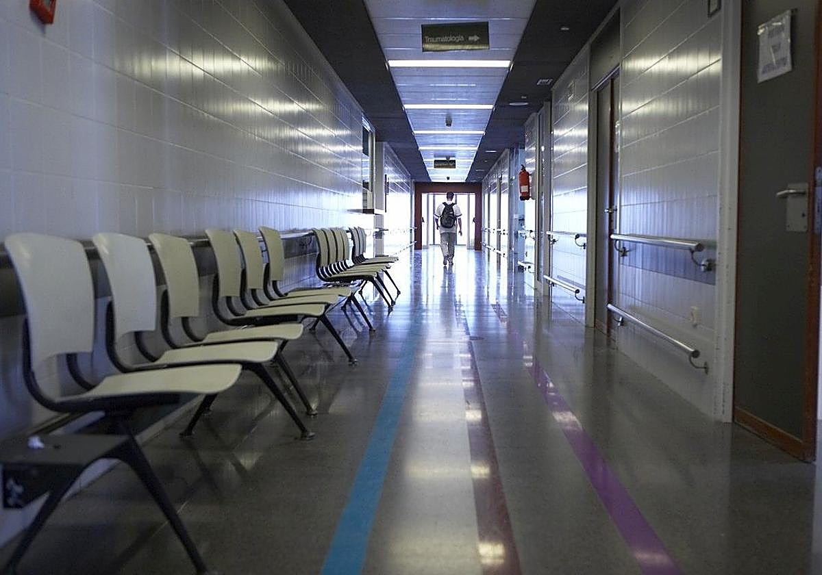 Foto de archivo de un pasillo del servicio de Urgencias del Doctor Negrín.
