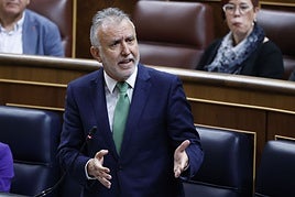 Tenso careo en el Congreso entre Torres y el PP: «chistorras con mojo picón» y «calumnias»