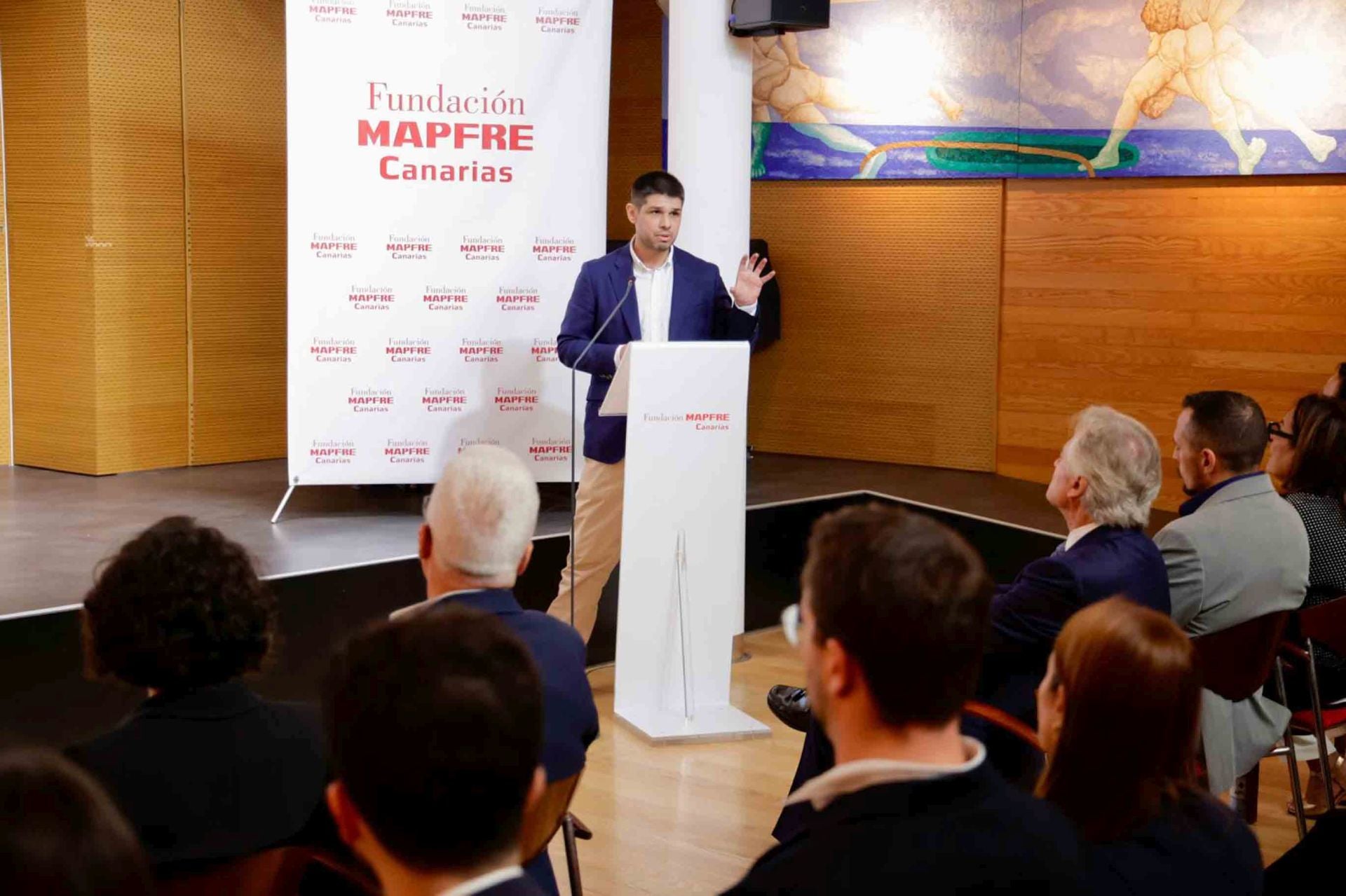 Imágenes del acto de entrega de los premios y becas MIR, de la Fundación Mapfre Canarias 2025