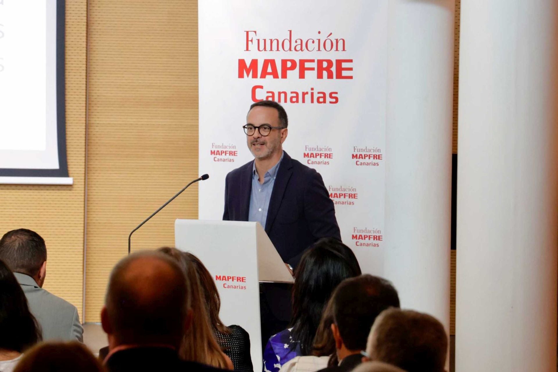Imágenes del acto de entrega de los premios y becas MIR, de la Fundación Mapfre Canarias 2025