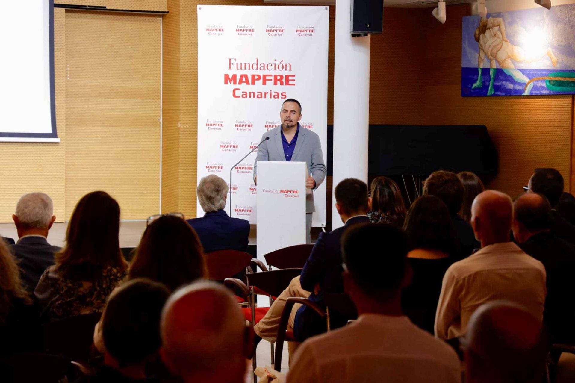 Imágenes del acto de entrega de los premios y becas MIR, de la Fundación Mapfre Canarias 2025