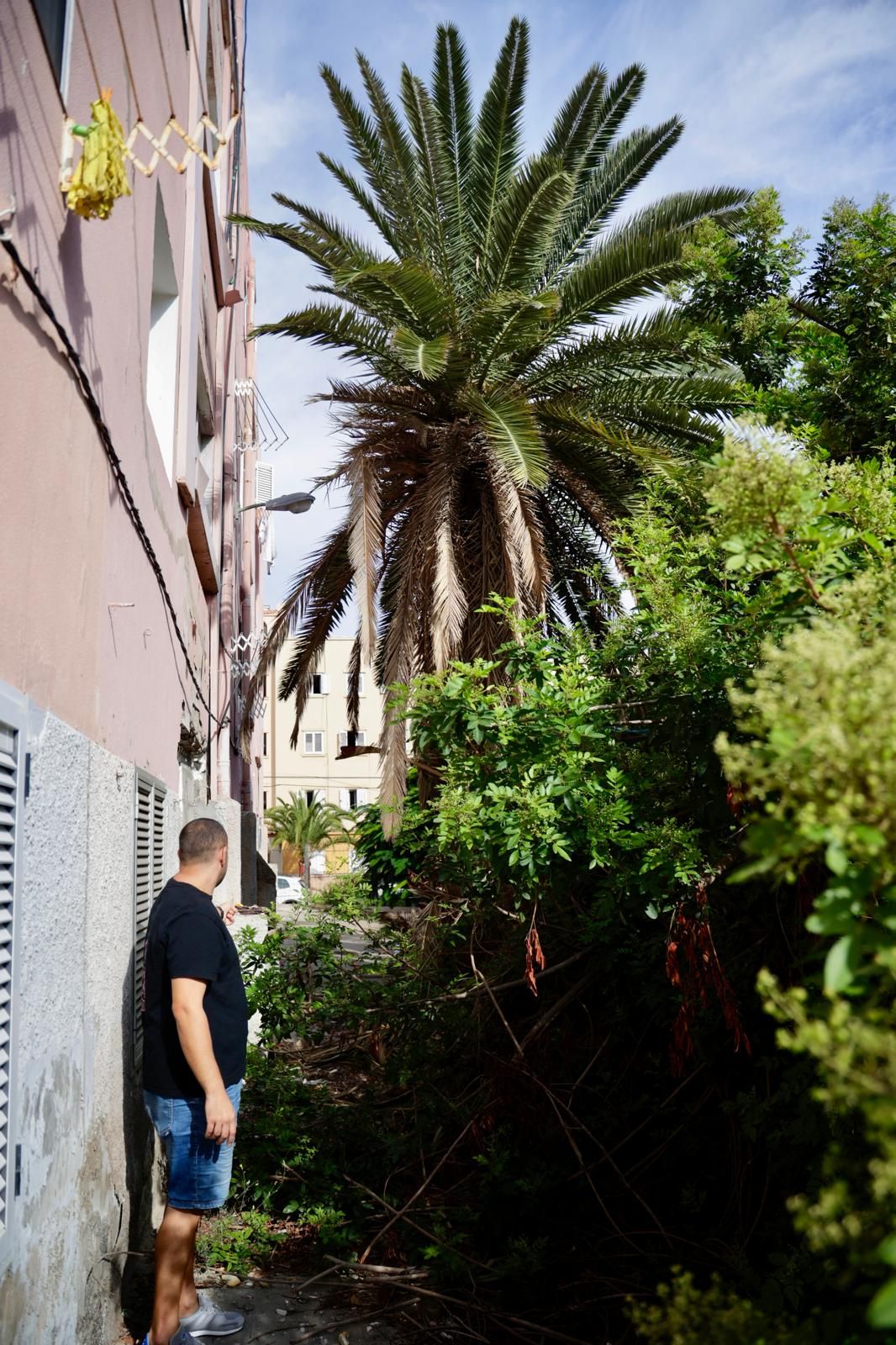 Vecinos de Escaleritas denuncian el mal estado de sus patios interiores