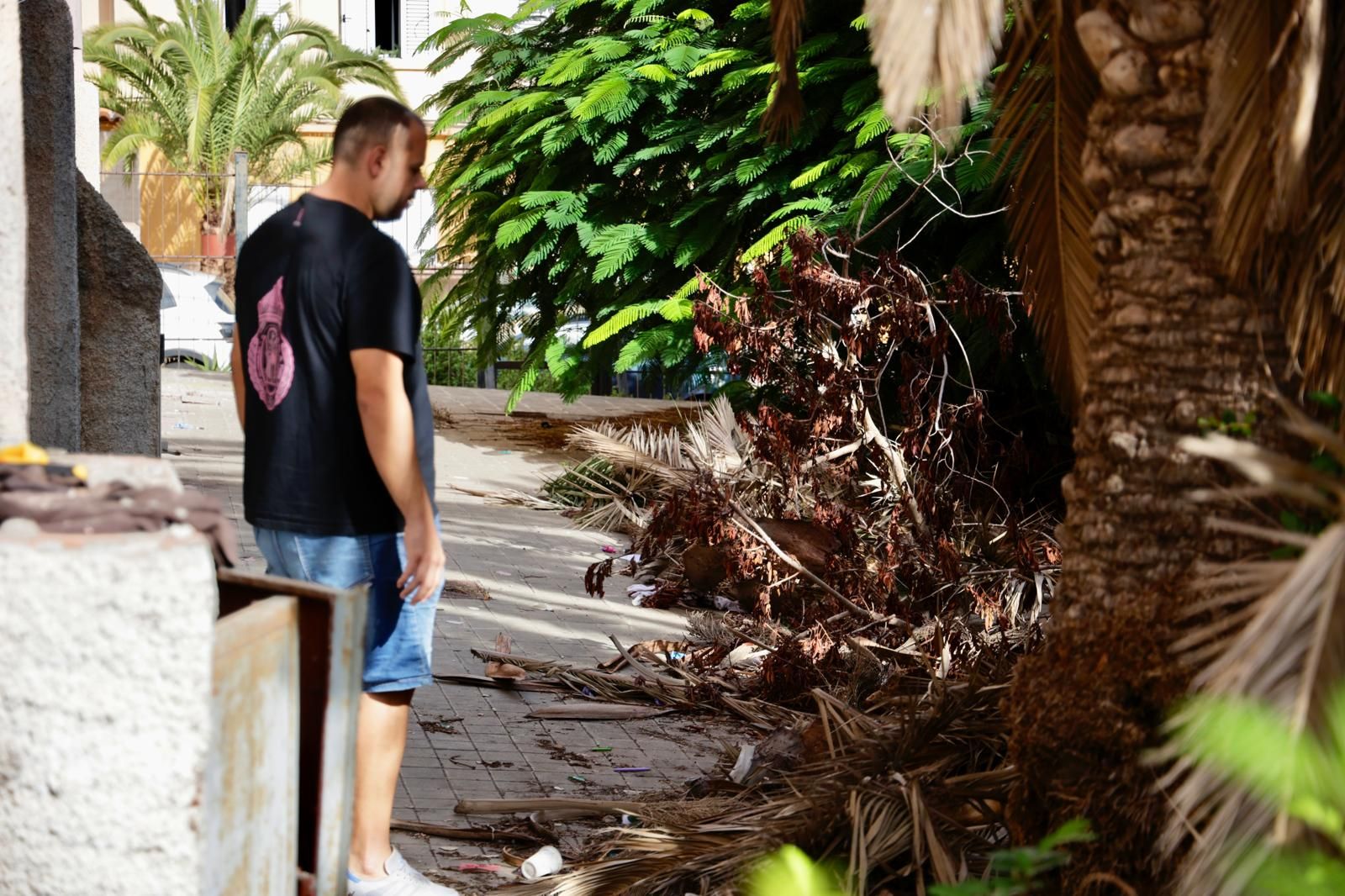 Vecinos de Escaleritas denuncian el mal estado de sus patios interiores