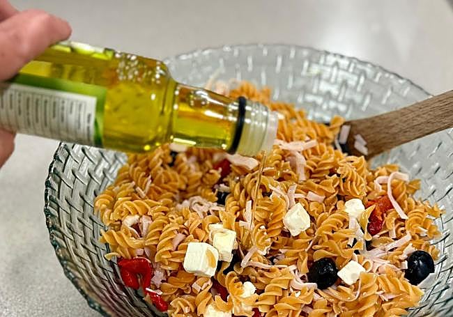 Vertemos aceite de oliva virgen al gusto