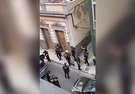 La Policía Nacional desarticula un importante punto de venta de drogas dirigido por 'El Guaca'.