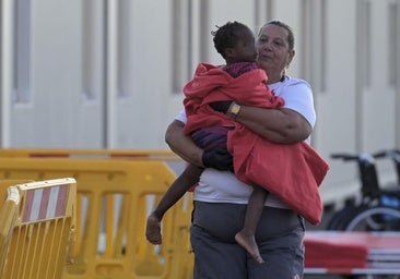 Salen de las islas los tres primeros menores reubicados en otras regiones por contingencia